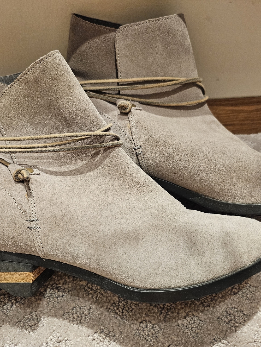Sorel Farah Women's Suede Ankle Boots in Light Gray Taupe